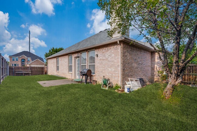 Building Photo - Spacious 4-Bedroom Home with Open Floor Plan in Plano