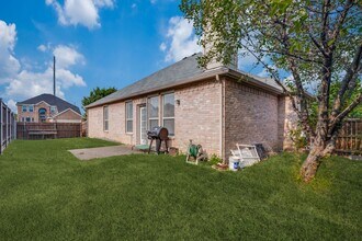 Building Photo - 1000 Leoti Ln