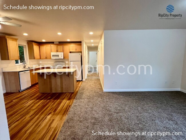 Building Photo - Free Rent! Remodeled 3-Bedroom, 2-Bath Top...