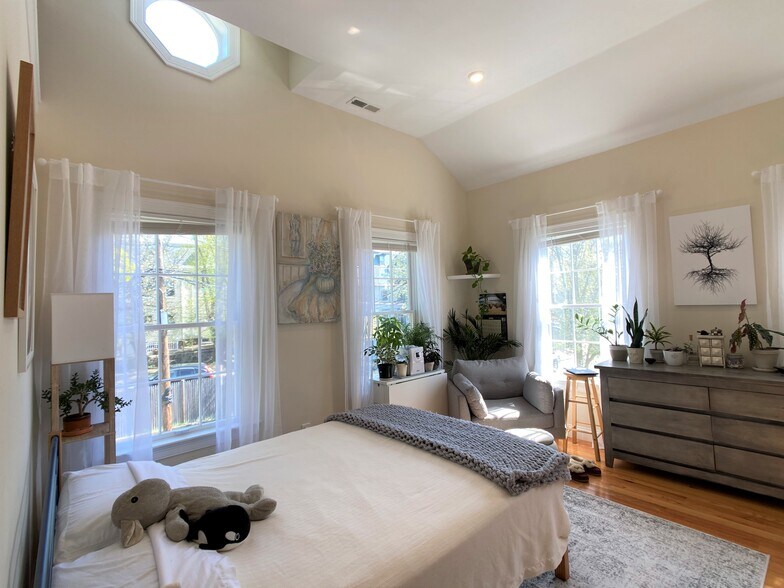 Building Photo - 14 Flint St