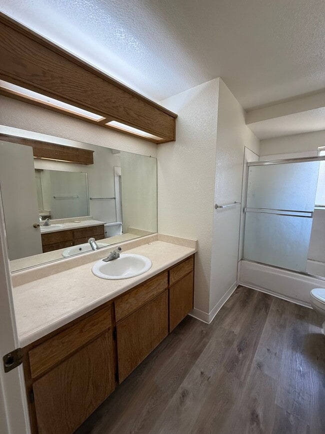 Building Photo - Spacious 4bed 2bath home in the Rio Linda/...