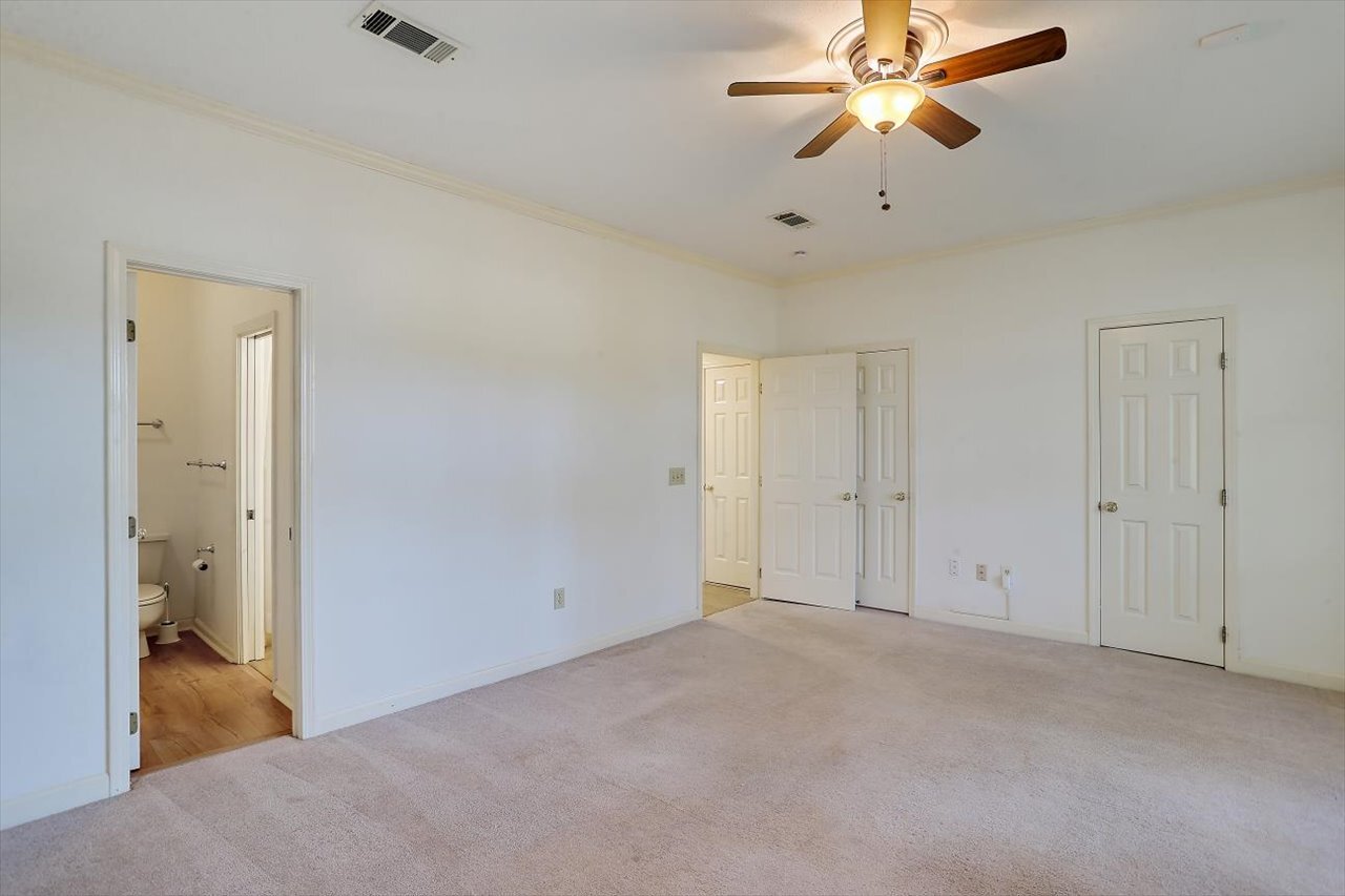 Building Photo - 1330 Roxbury Ct