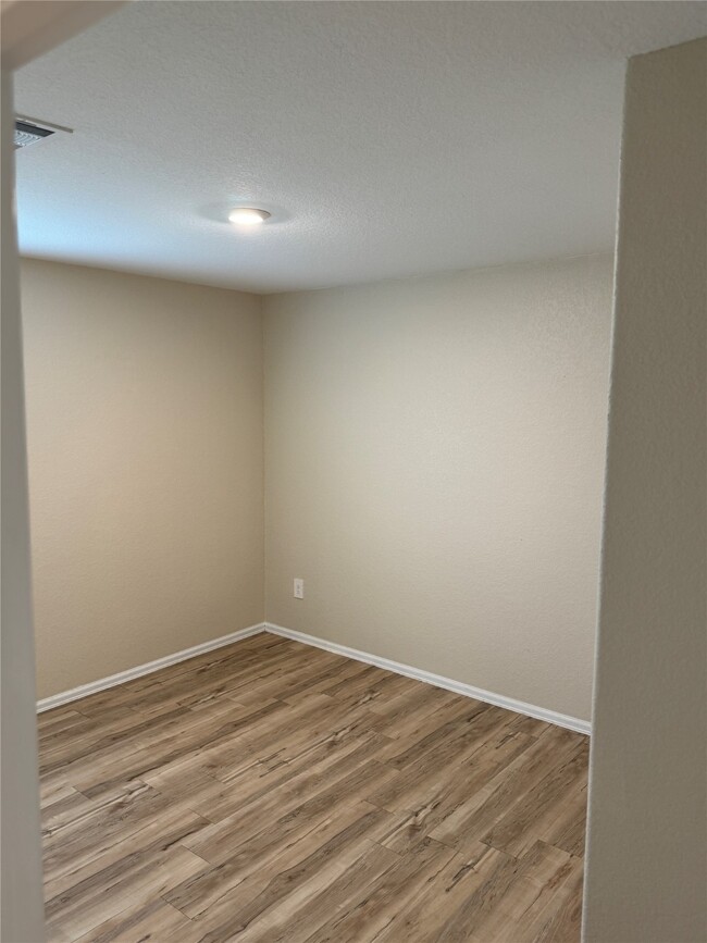 Building Photo - 17591 Longwood Trce Ln