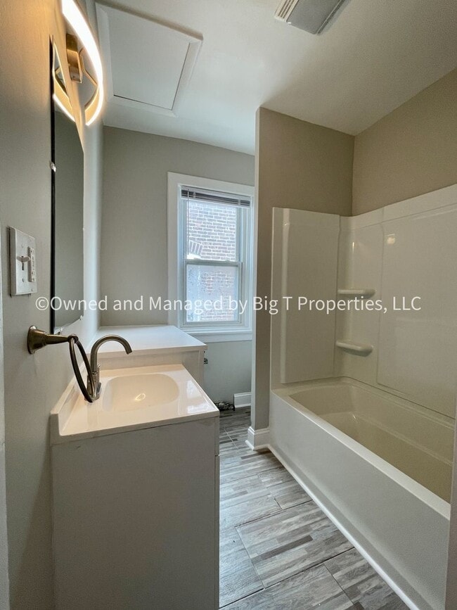 Building Photo - Refurbished TH in Wilmington, DE