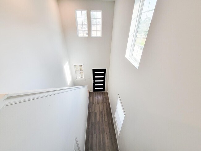 Building Photo - 94 Valiant Ridge Trail