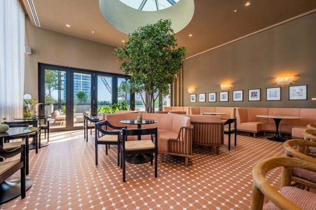 Building Photo - 698 N Miami Ave