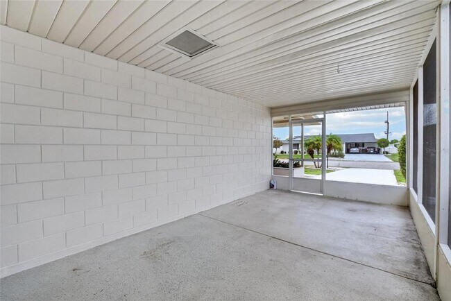 Building Photo - 705 Thunderbird Ave