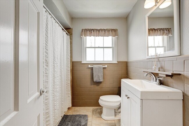 Building Photo - 3524 Corto Ave