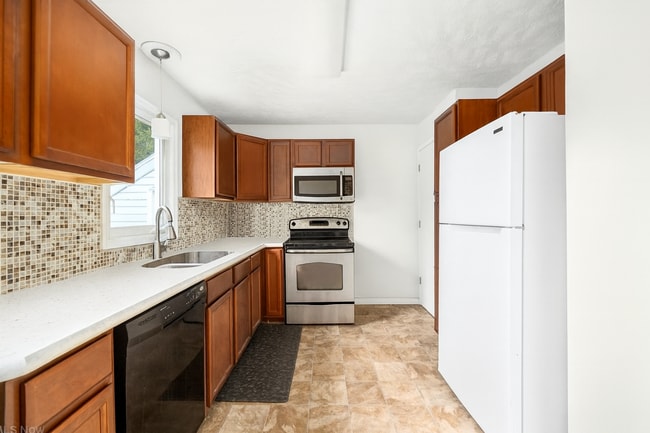 Building Photo - Newly Renovated Home in North Canton
