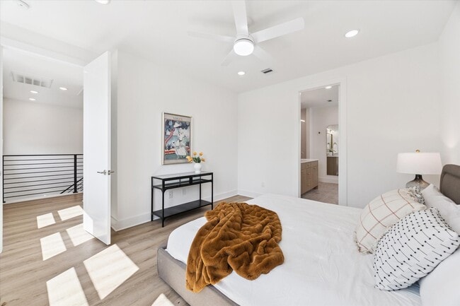 Building Photo - 6343 W Montgomery Rd