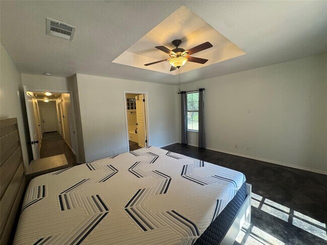 Building Photo - 1045 Hidden Hills Dr