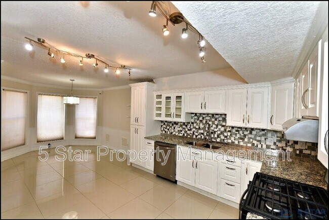 Building Photo - 529 Castlerock Ln