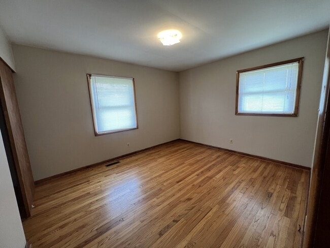 Building Photo - 207 N Mulberry St