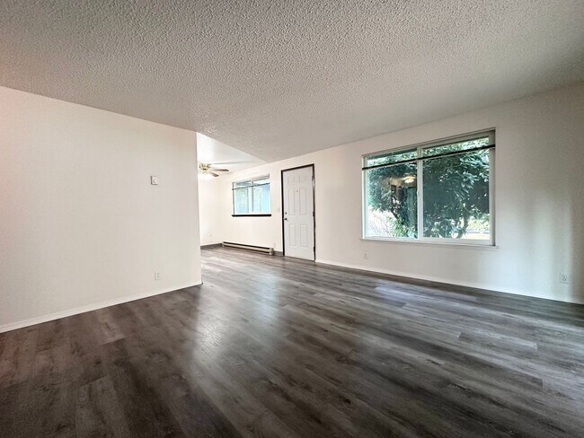 Building Photo - 39910 McCormick Dr