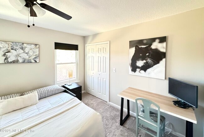 Building Photo - 1674 Hawkins Cove Dr E