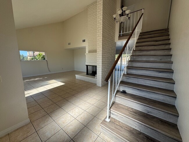 Building Photo - 4 Bedroom - 2 Bathroom with view