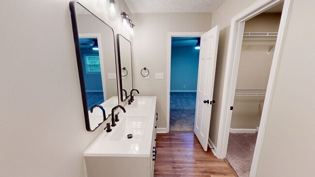 Building Photo - Remodeled 3 Bedroom Ranch with Fenced Backyard in Convenient Location