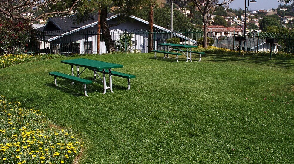 Building Photo - 4760 Templeton St