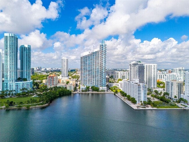 Building Photo - 2020 N Bayshore Dr