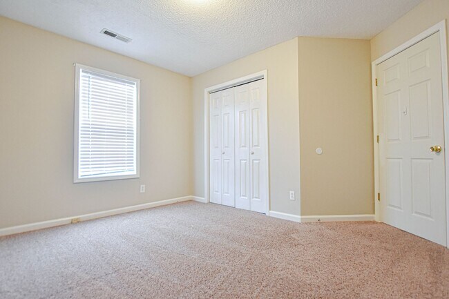 Building Photo - Pet Friendly Three Bedroom with Bonus!