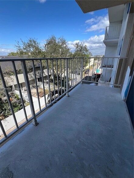 Building Photo - 1805 Sans Souci Blvd