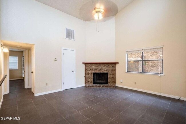 Building Photo - 1555 Common Dr