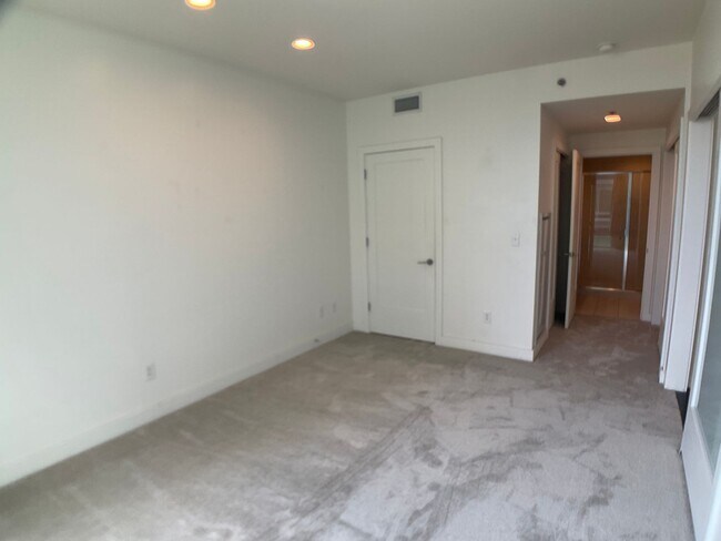 Building Photo - Rare Rental in Greenbridge!  Live in the m...