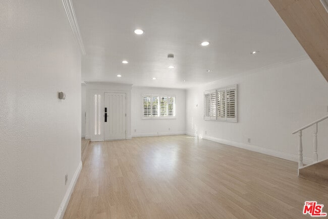 Building Photo - 745 Oxford Ave