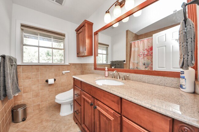 Building Photo - 5139 Beechnut St