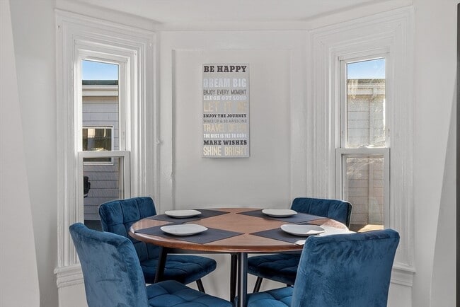 Building Photo - 54 Bonair St