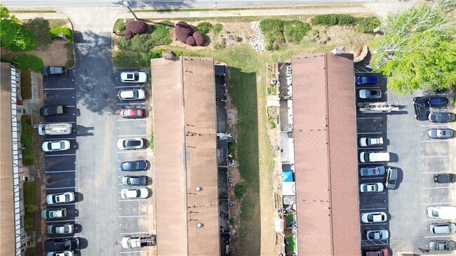 Building Photo - 2956 N Dekalb Dr