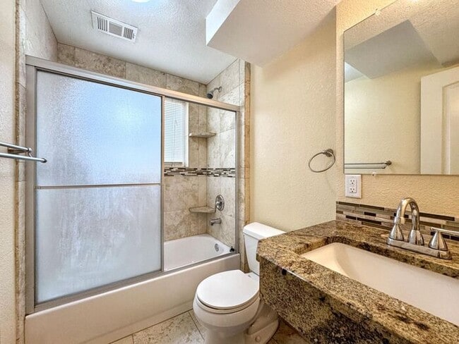 Building Photo - Spacious 4-Bedroom Home with Modern Amenit...