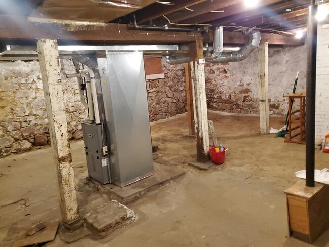 Building Photo - 220 N Prairie Ave