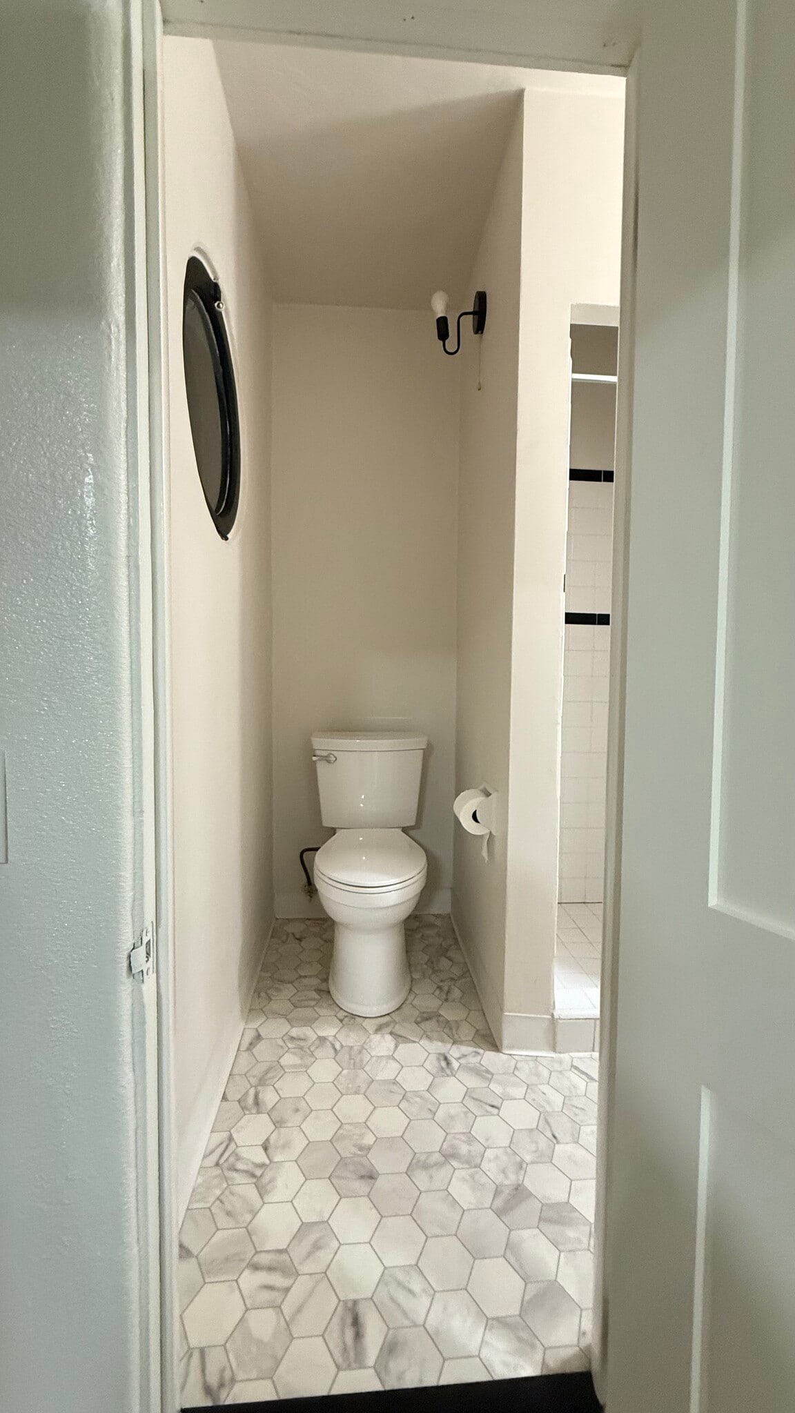 BATHROOM - 4400 N Lakewood Blvd