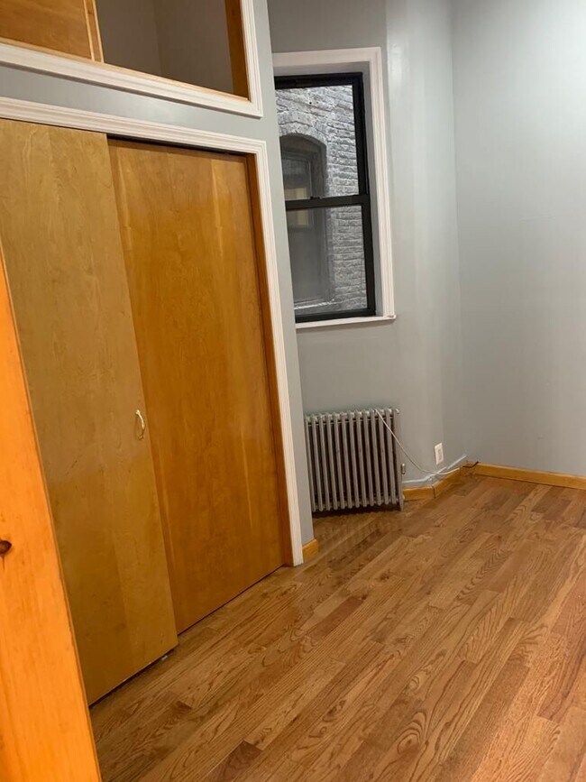 Building Photo - 8 Saint Pauls Ave