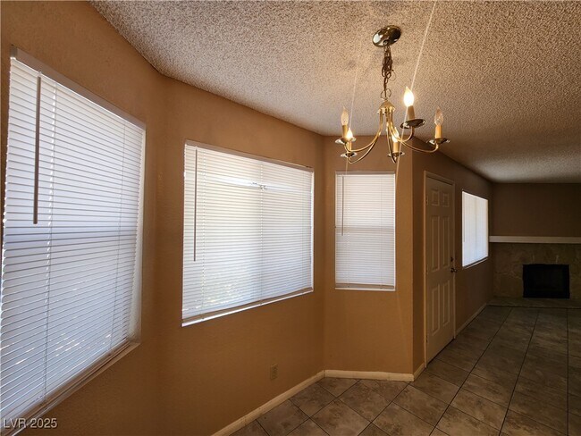 Building Photo - 1412 Oak Rock Dr