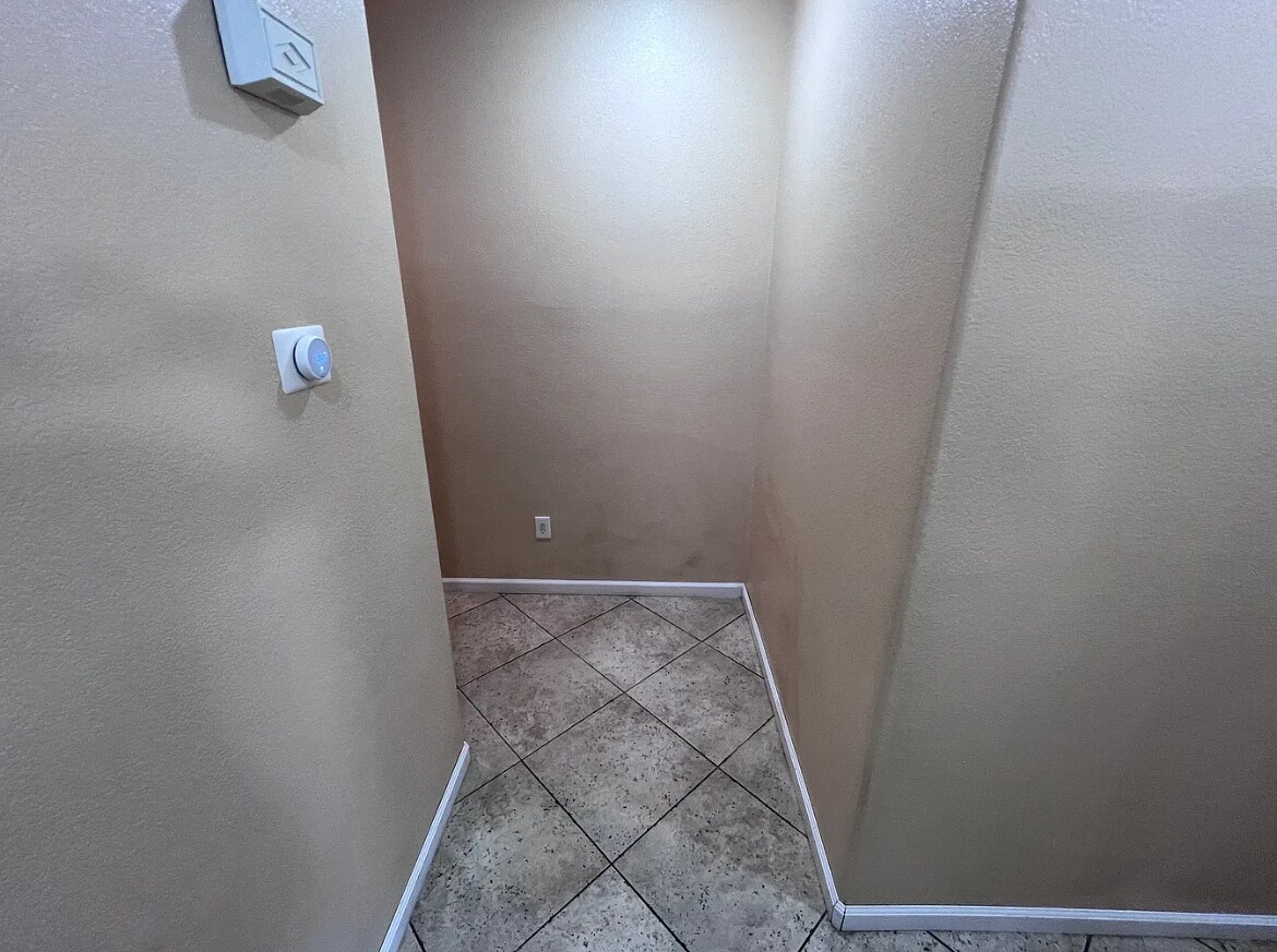 Building Photo - 1020 Jewel Springs Ln