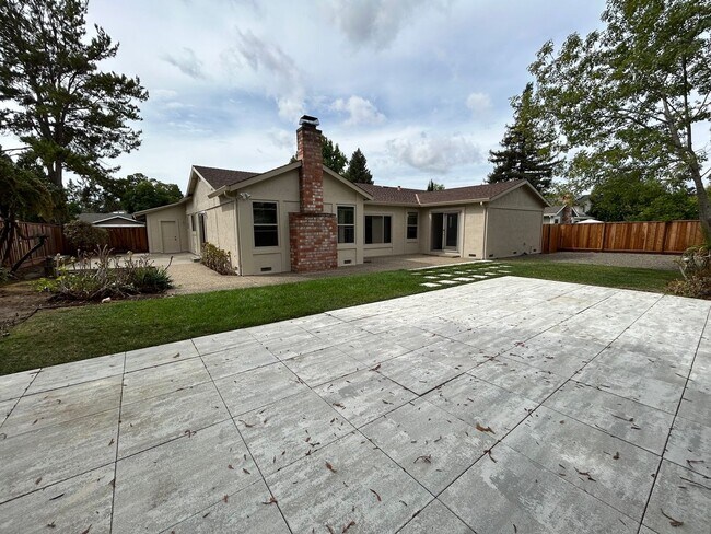 Building Photo - Spacious 4-Bedroom 2.5 Bath Single-Story H...