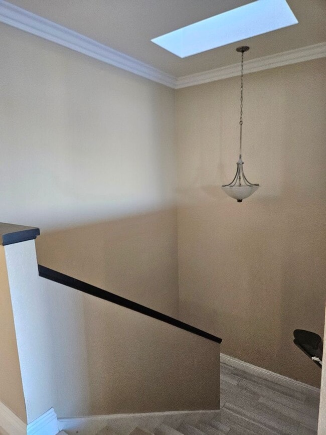 Building Photo - Beautiful condo ready for the holidays!