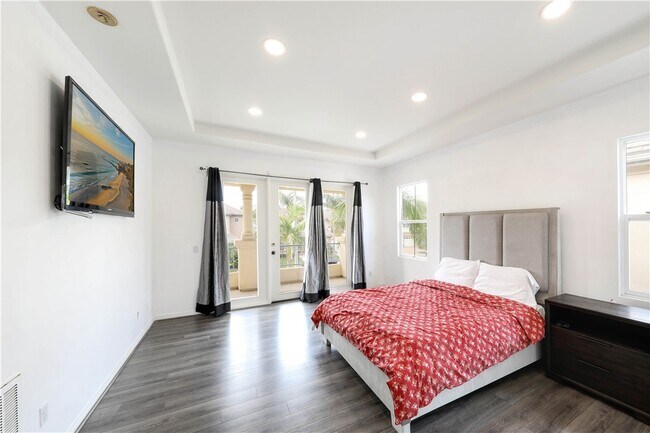 Building Photo - 27 Vienne
