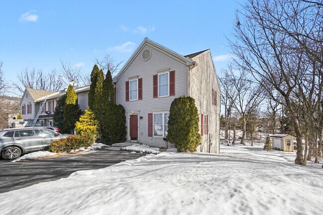 Building Photo - 54 Woodmyre Ln