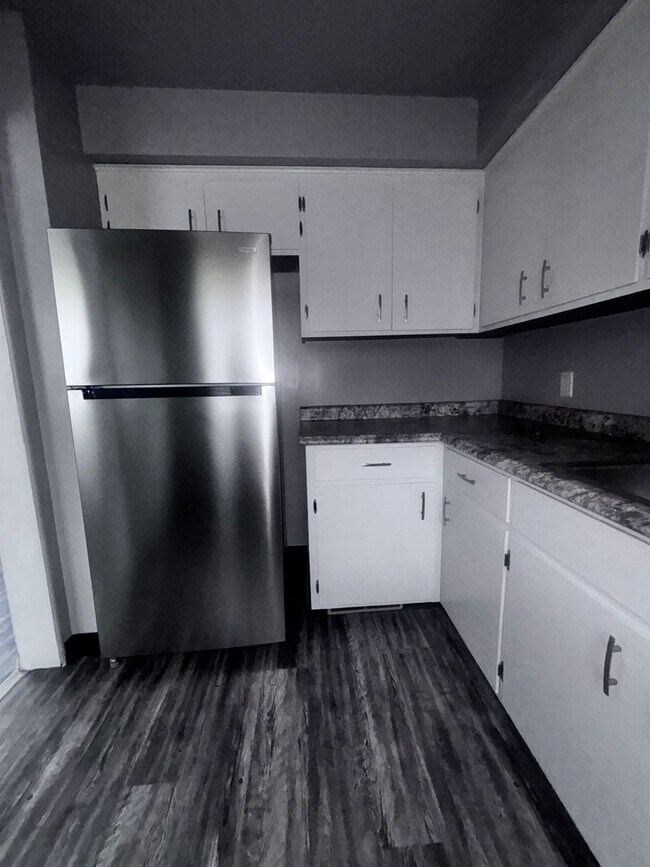 Building Photo - 1727 Silvercrest Dr