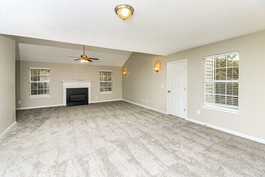 Building Photo - 4631 Glider Cir