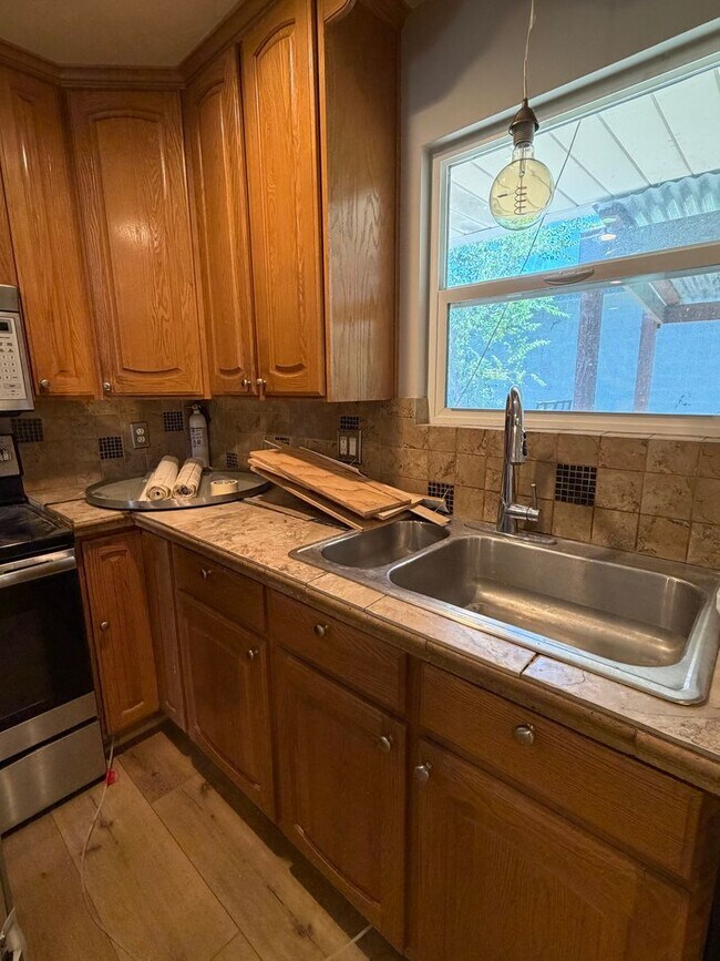 Building Photo - Spacious West Valley Home!!!