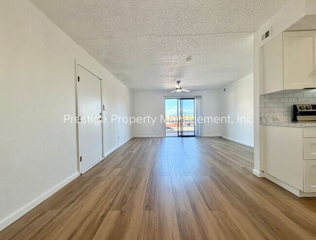 Building Photo - 6331 N Barcelona Ct