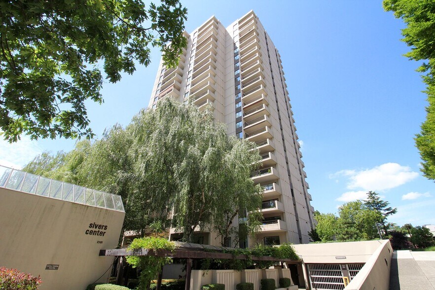 Building Photo - 2309 SW 1st Ave