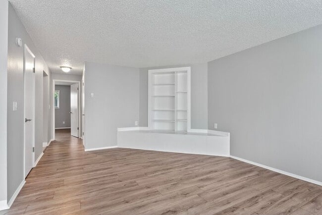 Building Photo - 2 bedroom 1 bath in Clackamas!!