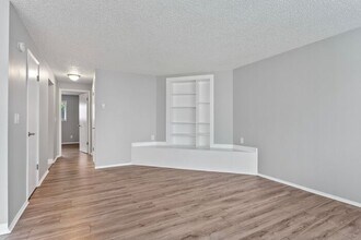 Building Photo - 2 bedroom 1 bath in Clackamas!!