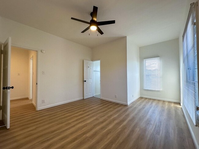 Building Photo - 810 E Chevy Chase Dr