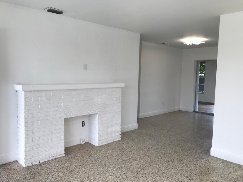 Building Photo - 10472 SW 46th St
